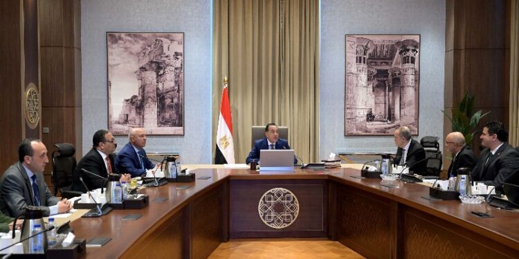 رئيس الوزراء يلتقي مسئولي مجموعة “المنصور للسيارات” لاستعراض خطط إنشاء مصنعهم الجديد بأكتوبر الجديدة