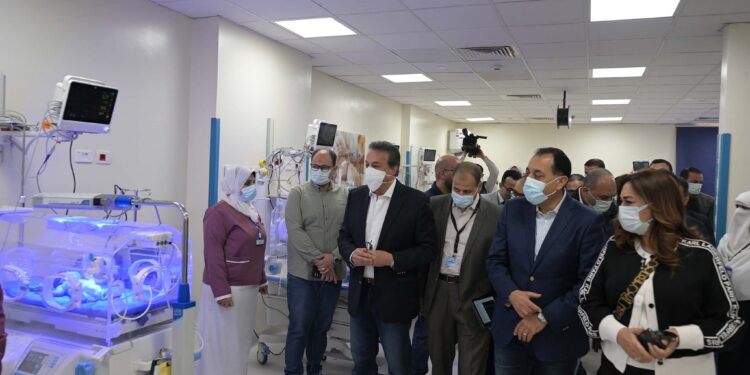رئيس الوزراء يستهل جولته بمحافظة أسيوط بتفقد مستشفى منفلوط المركزي بعد تطويره