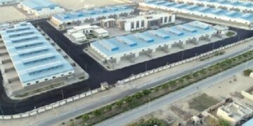 وزير الصناعة والنقل يعلن عن طرح ٣٣٢ مصنع صغير  كامل التجهيزات بالمجمعات الصناعية في ١٠ محافظات