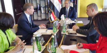 وزير الاتصالات يعقد مباحثات مع مسؤولى بنوك وشركات عالمية لبحث آفاق التعاون والاستثمار