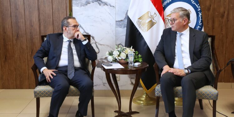 وزير البترول والثروة المعدنية يلتقي الرئيس التنفيذي لشركة “أديس” والوفد المرافق