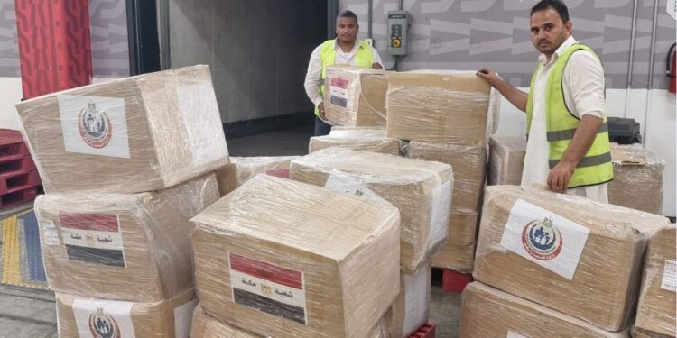 “الصحة”: فحص وتسلم شحنة الأدوية والمستلزمات الطبية وتجهيز 29 عيادة طبية بمكة والمدينة لاستقبال الحجاج