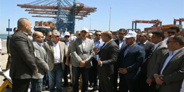 رئيس الوزراء يزور شركة قناة السويس للحاويات بميناء شرق بورسعيد
