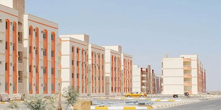 “الإسكان”: طرح محال وصيدلية وقطع أراضٍ “ورش حرفية” للبيع بمدينتي برج العرب والفيوم الجديدتين