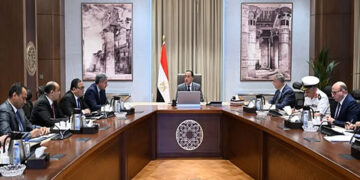 رئيس الوزراء يناقش سُبل الاستفادة من الآثار الغارقة بخليج أبي قير