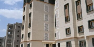 وزير الإسكان: تنفيذ 3972 وحدة سكنية وتطوير المناطق الصناعية بالعاشر من رمضان