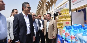 وزير التموين ومحافظ القاهرة يفتتحان سوق اليوم الواحد بمدينة نصر