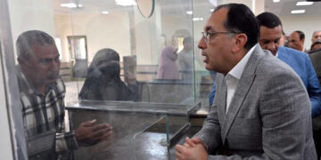 رئيس الوزراء يسلم وحدات سكن لكل المصريين للمستفيدين