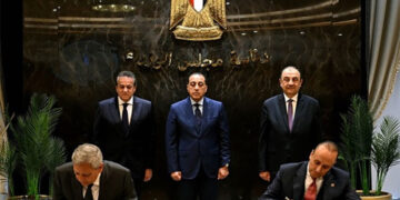 رئيس الوزراء يشهد توقيع شراكة مصرية أمريكية لتصنيع وتصدير أدوية ومكملات غذائية للأسواق العالمية