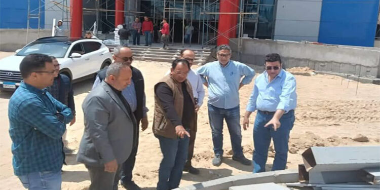 وزير الإسكان يتابع مشروع مستشفى جديد ومجمع ورش حرفية ورفع الكفاءة والتطوير بمدينة العبور