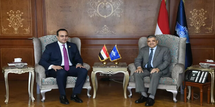 الفريق أسامة ربيع يبحث مع رئيس هيئة الرعاية الصحية سبل التنسيق المشترك