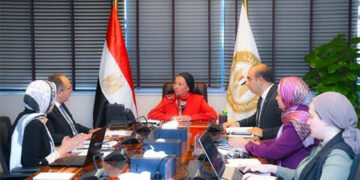 وزيرة البيئة تبحث مع رئيس شركة المقاولون العرب التعاون فى مجال إعادة تدوير المخلفات