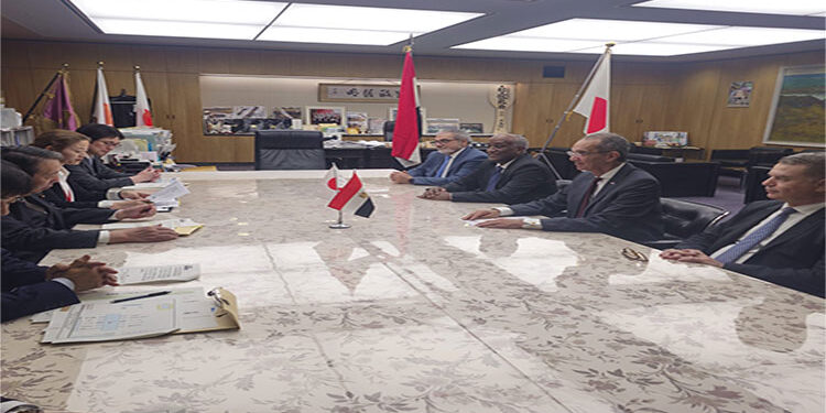 وزير الاتصالات يلتقى محافظ طوكيو لبحث التعاون فى مجالات بناء القدرات الرقمية ودعم ريادة الأعمال