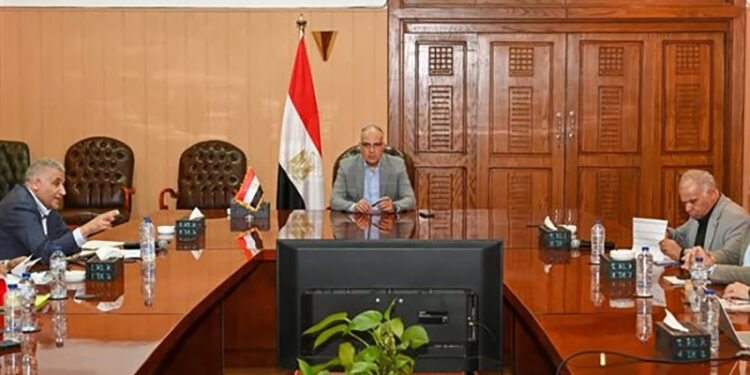 وزير الري يتابع حالة المنظومة المائية والنجاح في الوفاء بالاحتياجات المائية المتزايدة مع موجة الحرارة