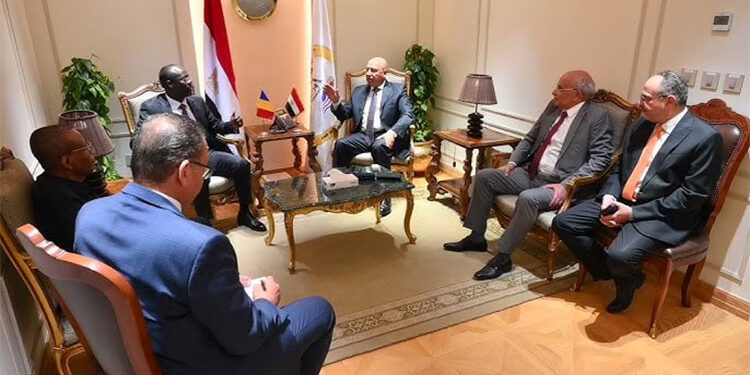 وزير الصناعة والنقل يستقبل وزير البنية التحتية وفك العزلة وصيانة الطرق بجمهورية تشاد