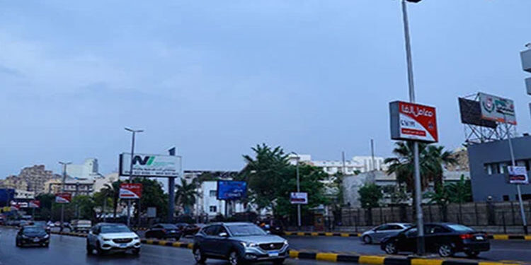 أمطار خفيفة على مناطق من القاهرة الكبرى على فترات متقطعة
