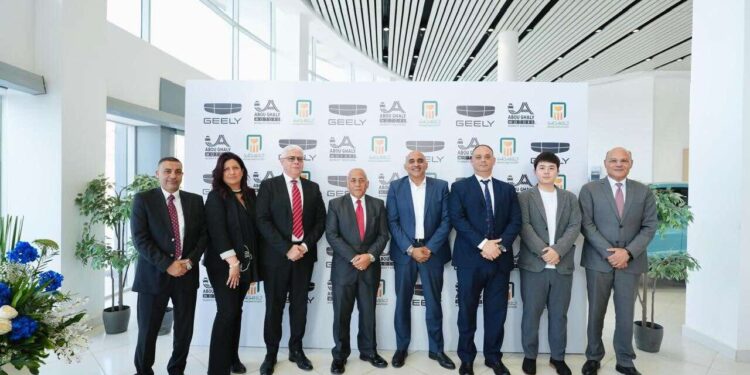 نسبة مكون محلي لا تقل عن 40%.. البنك الأهلي يوقع بروتوكولا لتوريد وتسليم سيارات “جيلي”