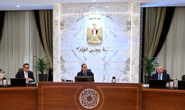 رئيس الوزراء يُكلف الوزراء المعنيين بتنفيذ توجيهات الرئيس خلال احتفالية عيد العمال