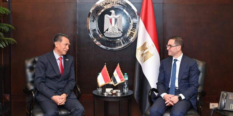 وزير الاستثمار  يلتقي سفير جمهورية إندونيسيا بالقاهرة لبحث سبل تعزيز العلاقات الاقتصادية المشتركة بين البلدين