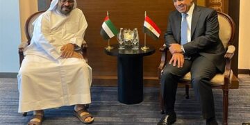 وزير الخارجية يعقد لقاءً مع وزير الدولة الإماراتي
