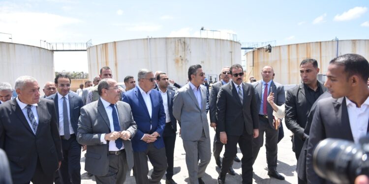 وزير التموين والمدير التنفيذي لجهاز “مستقبل مصر” ومحافظ الإسكندرية يتفقدون أعمال التطوير بمحطة الزيوت بالمكس
