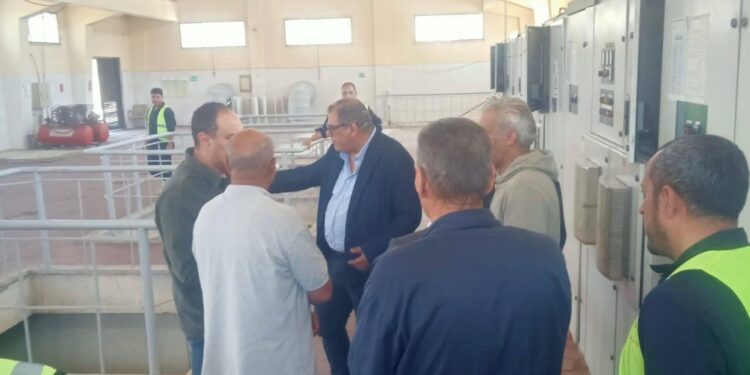 وزير الإسكان يُتابع مشروعات توسعات وصيانة محطات الصرف الصحي بمدن الشروق والعاشر والمنيا الجديدة