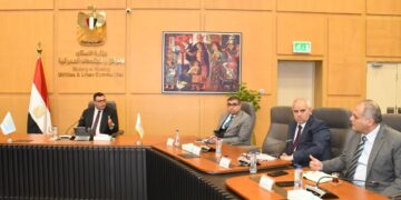 وزير الإسكان يعقد اجتماعه الدوري لمتابعة المشروعات السكنية بعددٍ من المدن الجديدة