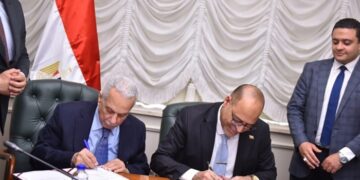 وزير العمل: تنفيذ برامج ودورات تدريبية مُشتركة للمختصين في مجالات التحكيم التجاري المحلي والعربي والدولي