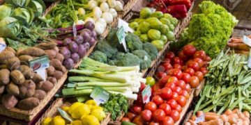 أسعار الخضار والفاكهة اليوم السبت