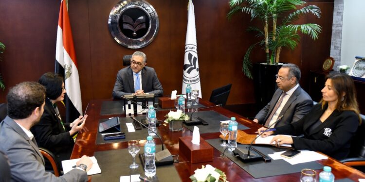 هيئتا الاستثمار في مصر وهونج كونج تبحثان مستقبل مناطق المال والأعمال في مصر