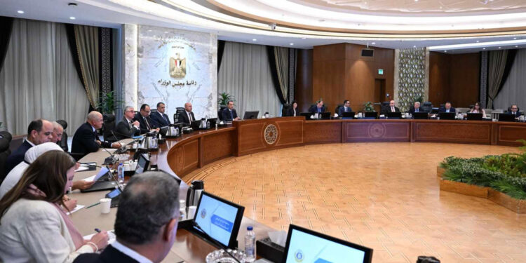 رئيس الوزراء يترأس اجتماع المجلس الأعلى لصناعة السيارات