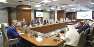 وزير البترول يبحث مع مجموعة موانئ أبو ظبي سبل تعزيز التعاون المشترك