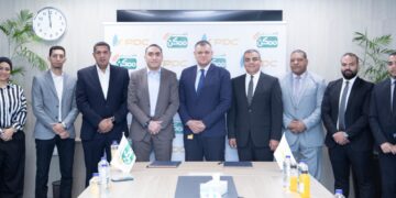 تعاون بين الأهلي ممكن والبريد لتوسيع نطاق الشمول المالي وتعزيز التحول الرقمي