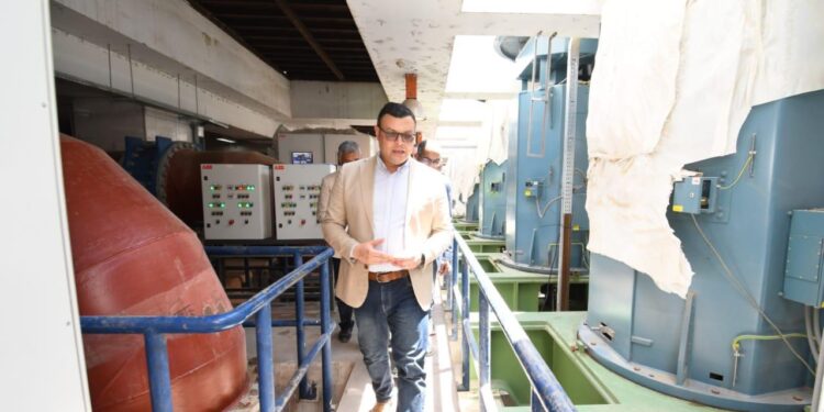 وزير الإسكان يقوم بجولة موسعة لمتابعة سير العمل بكافة مكونات مشروع “حدائق تلال الفسطاط”