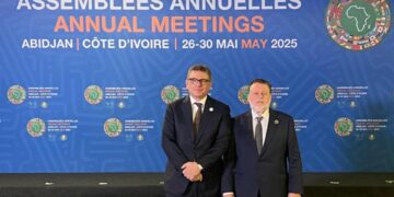 محافظ المركزي يهنئ خالد شريف لانتخابه مديرًا تنفيذيًا ببنك التنمية الإفريقي