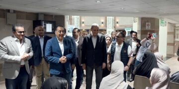 رئيس الوزراء يتفقد مُستشفى محلة مرحوم التخصصي ومشروع تغطية المصرف المواجه لها