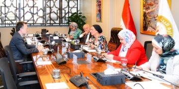 وزيرة البيئة تلتقى السفير الكندي بالقاهرة لبحث تعزيز التعاون