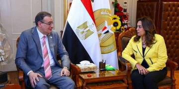 وزيرة التنمية المحلية تبحث مع رئيس الجهاز المركزي للتنظيم والإدارة مجالات التعاون بين الجانبين