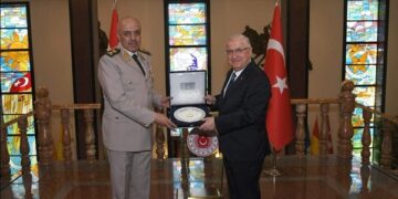 الفريق أحمد خليفة يعود إلى أرض الوطن بعد إنتهاء زيارته الرسمية لتركيا