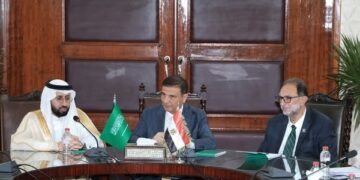 وزير الزراعة يعقد اجتماعًا موسعًا مع الرئيس التنفيذي لهيئة الغذاء والدواء السعودية