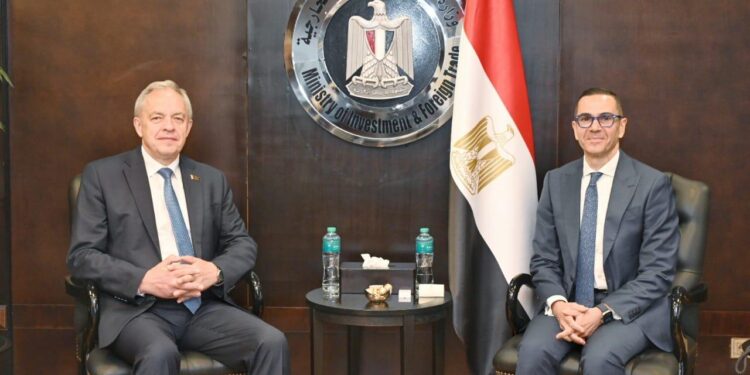 وزير الاستثمار والتجارة الخارجية يلتقي رئيس مجلس النواب للجمعية الوطنية لجمهورية بيلاروسيا