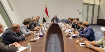 وزير السياحة والآثار يتابع تطوير منظومة التشغيل التجريبي للخدمات السياحية بمنطقة أهرامات الجيزة