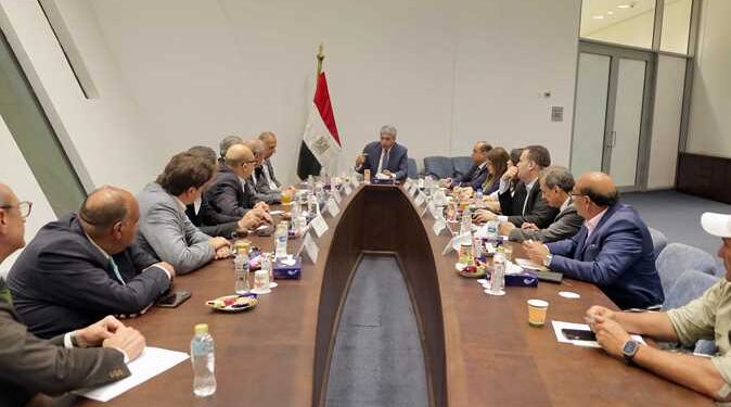 وزير السياحة والآثار يتابع تطوير منظومة التشغيل التجريبي للخدمات السياحية بمنطقة أهرامات الجيزة