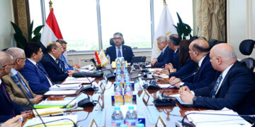 وزير التموين يعقد اجتماعًا مع الشركة “القابضة للصناعات الغذائية” لمتابعة الموقف التنفيذي للمخزون الاستراتيجي من السلع