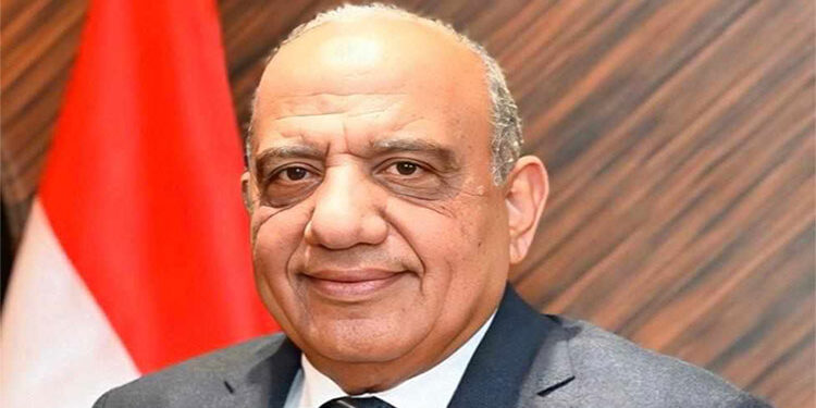 وزير الكهرباء يتابع تقارير الأداء لمراكز خدمة العملاء ومنظومة الخدمات والشكاوى خلال أيام عيد الأضحى