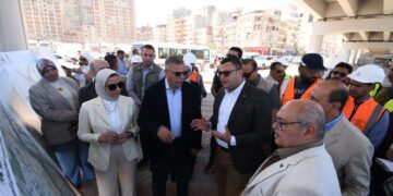 وزير الإسكان ومحافظ الإسكندرية يتفقدان مشروع إنشاء كوبرى 45 محور السادات