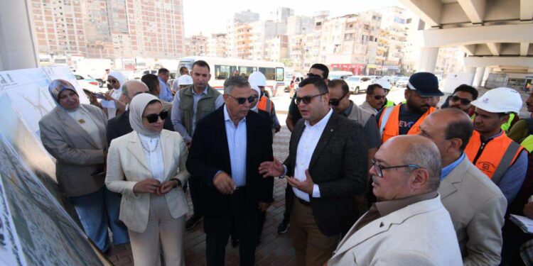 وزير الإسكان ومحافظ الإسكندرية يتفقدان مشروع إنشاء كوبرى 45 محور السادات