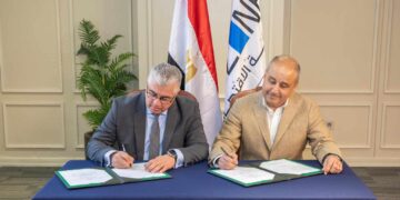 رئيس اقتصادية قناة السويس يوقع عقد مشروع شركة “أورسا- UR-SA” التركية للمنسوجات الصناعية والتغليف البلاستيكي
