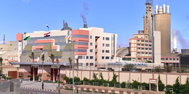 أبو قير للأسمدة تعلن عودة تشغيل مصانع الشركة بعد استئناف إمدادات الغاز
