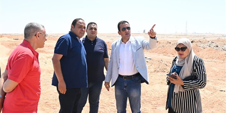 وزير الإسكان يتابع مشروعات المرافق والطرق ومشروع “ديارنا” السكني بمدينة العاشر من رمضان